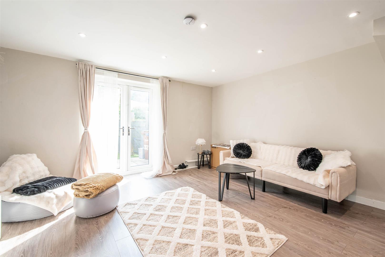 2 bed property in The Green, Chorley
